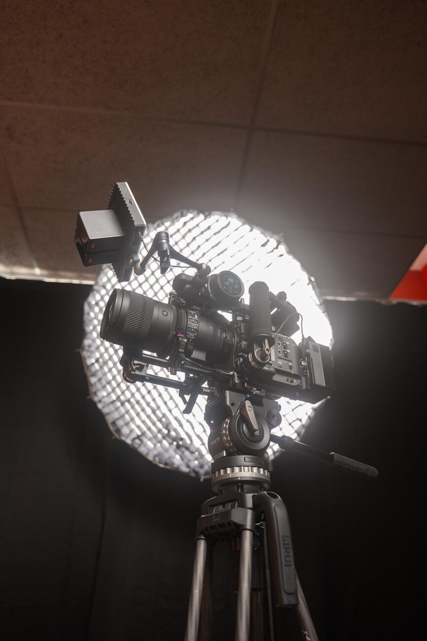 Kamera-Equipment im Roschkov Media Studio für Video Content
